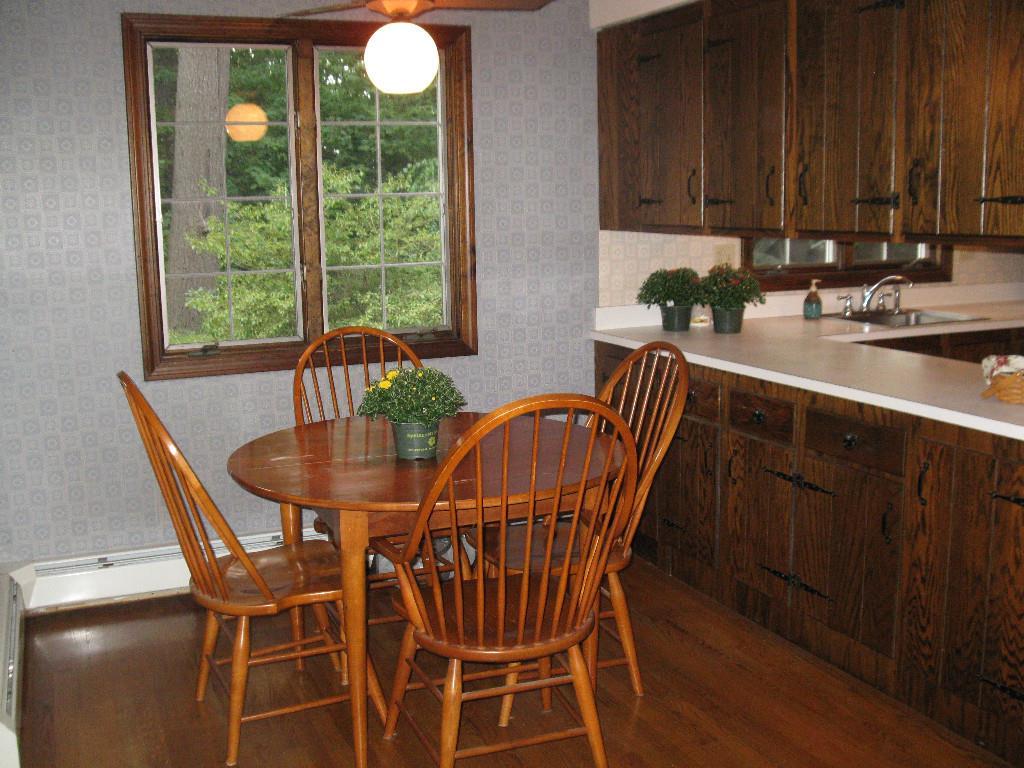 9 Russell Drive Springvale, ME 04083 - Photo 4 of 18 Eat-in Kitchen