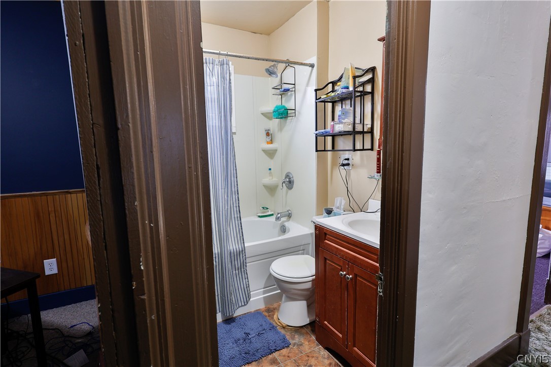 23 Union Street Auburn, NY 13021 - Photo 26 of 39 Upstairs full bath