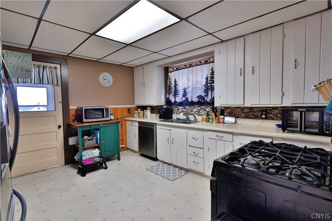 23 Union Street Auburn, NY 13021 - Photo 10 of 39 kitchen