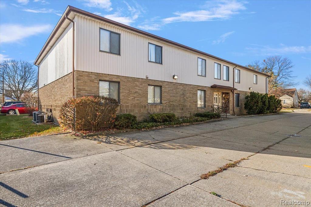 16411 East 10 Mile Road Eastpointe, MI 48021 - Photo 4 of 57