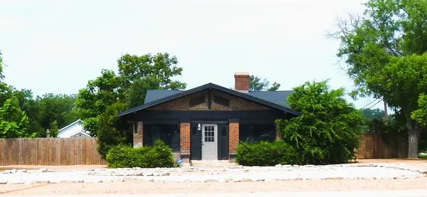 $318,000 | 617 North Bridge Street, Brady, TX 76825