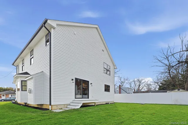 $1,150,000 | 5 Ketcham Place, Melville, NY 11747