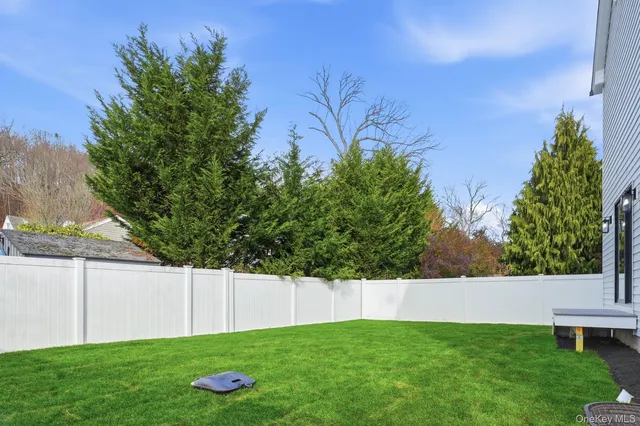 $1,150,000 | 5 Ketcham Place, Melville, NY 11747