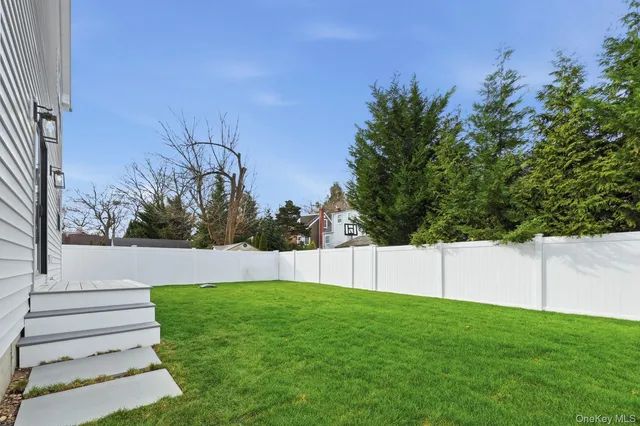 $1,150,000 | 5 Ketcham Place, Melville, NY 11747