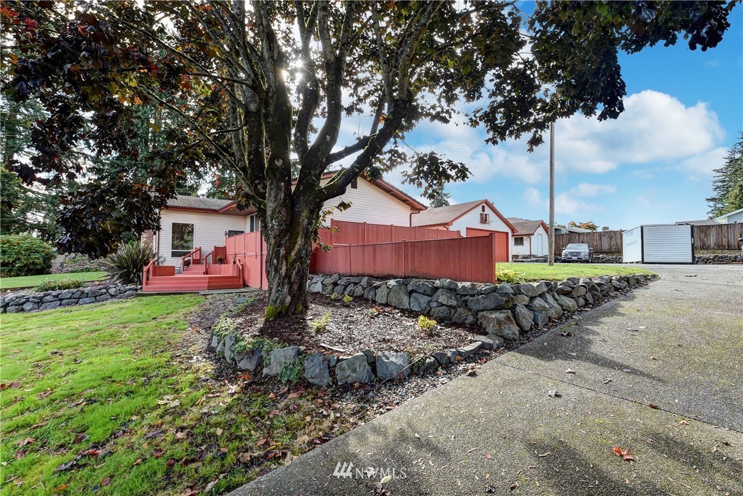7708 Upper Ridge Road Everett, WA 98203 - Photo 2 of 24