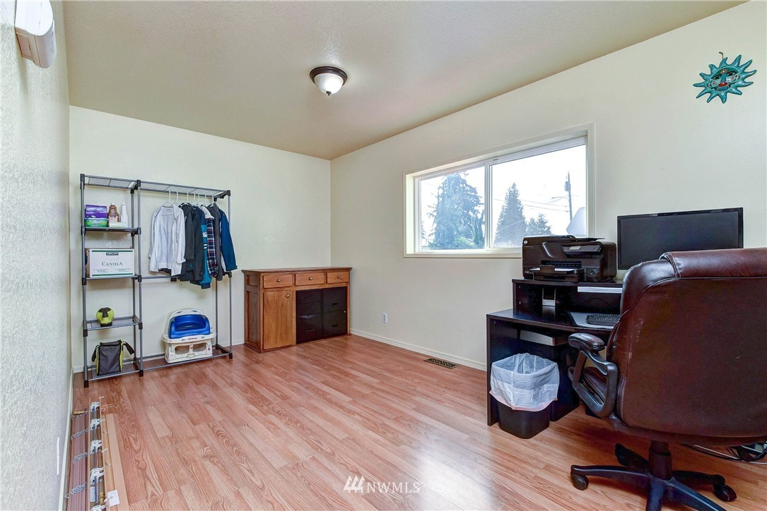 7708 Upper Ridge Road Everett, WA 98203 - Photo 12 of 24