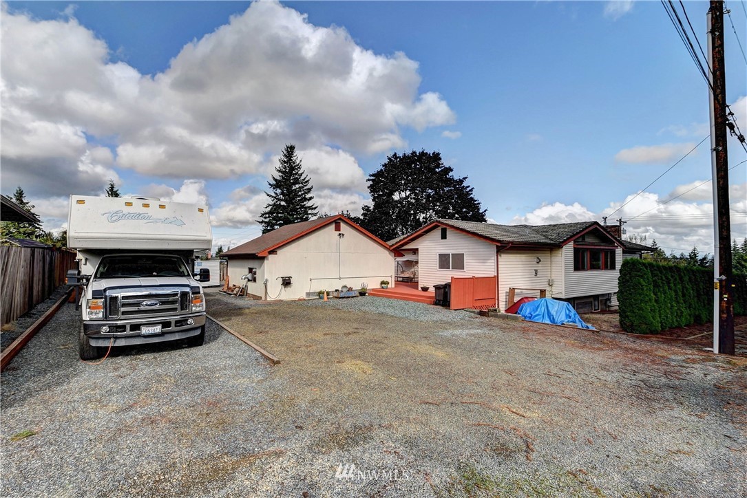 7708 Upper Ridge Road Everett, WA 98203 - Photo 3 of 24