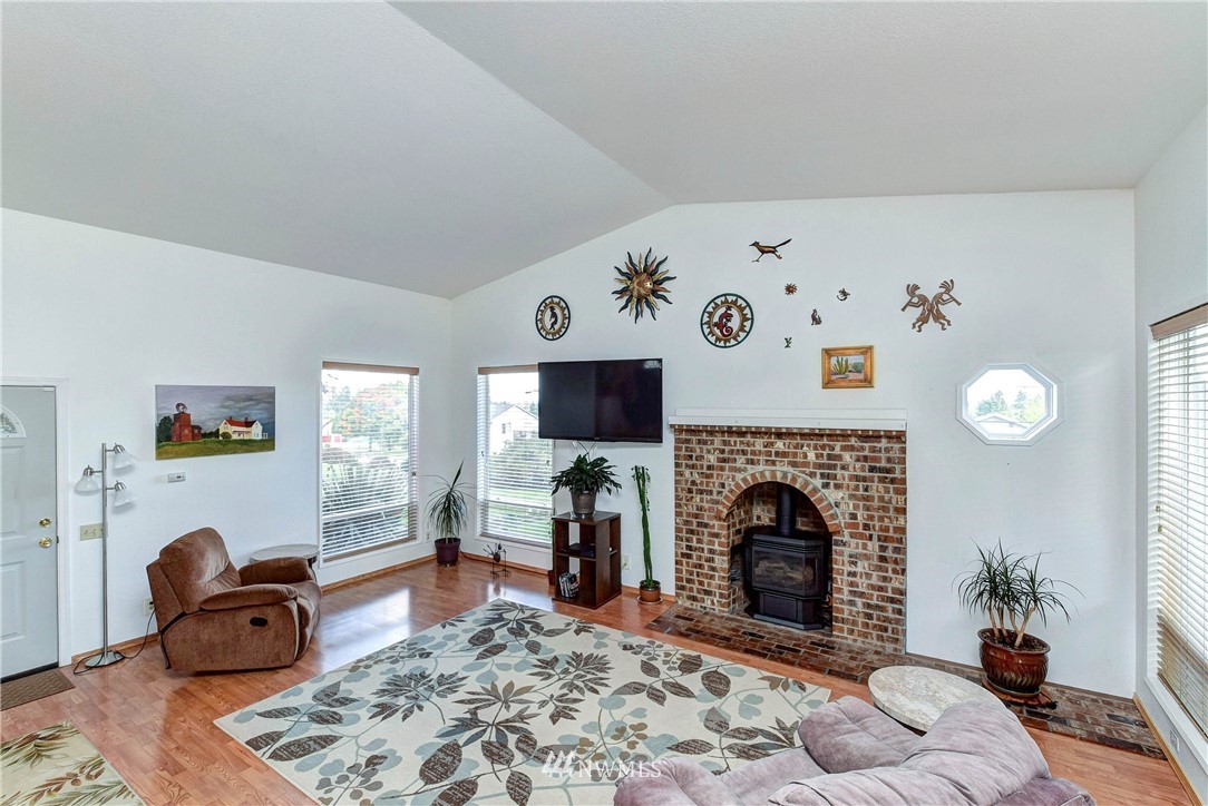 7708 Upper Ridge Road Everett, WA 98203 - Photo 5 of 24