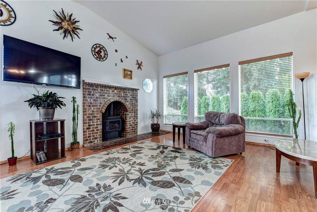 7708 Upper Ridge Road Everett, WA 98203 - Photo 6 of 24