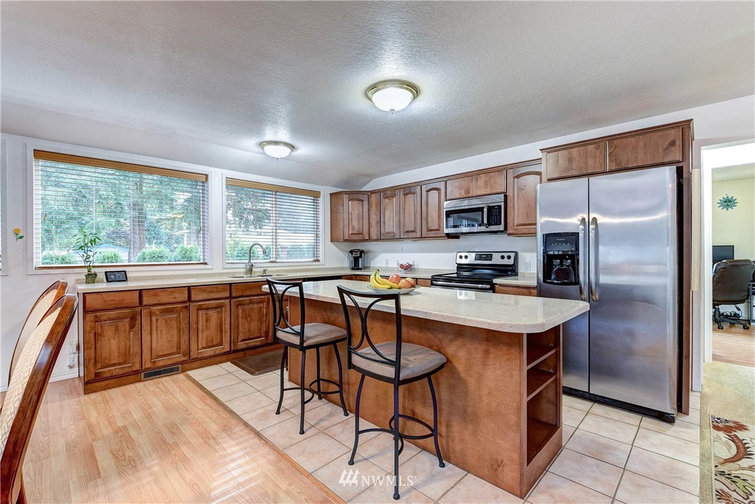7708 Upper Ridge Road Everett, WA 98203 - Photo 10 of 24