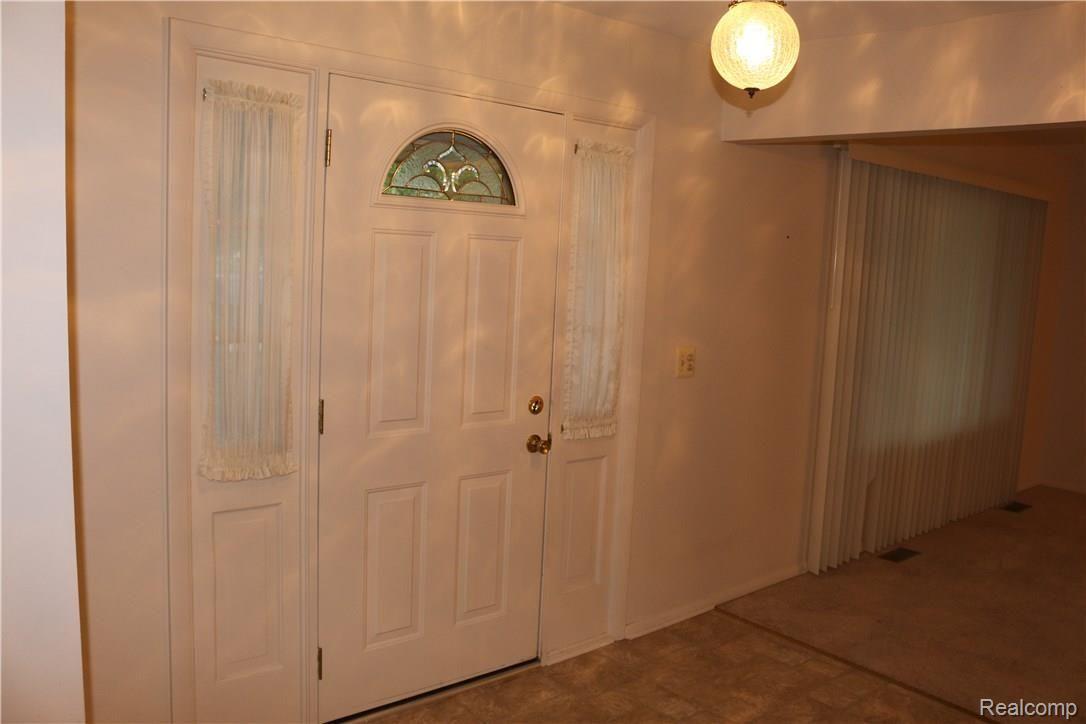 7250 Iron Gate Road Canton, MI 48187 - Photo 18 of 42 IMG_1389.JPG