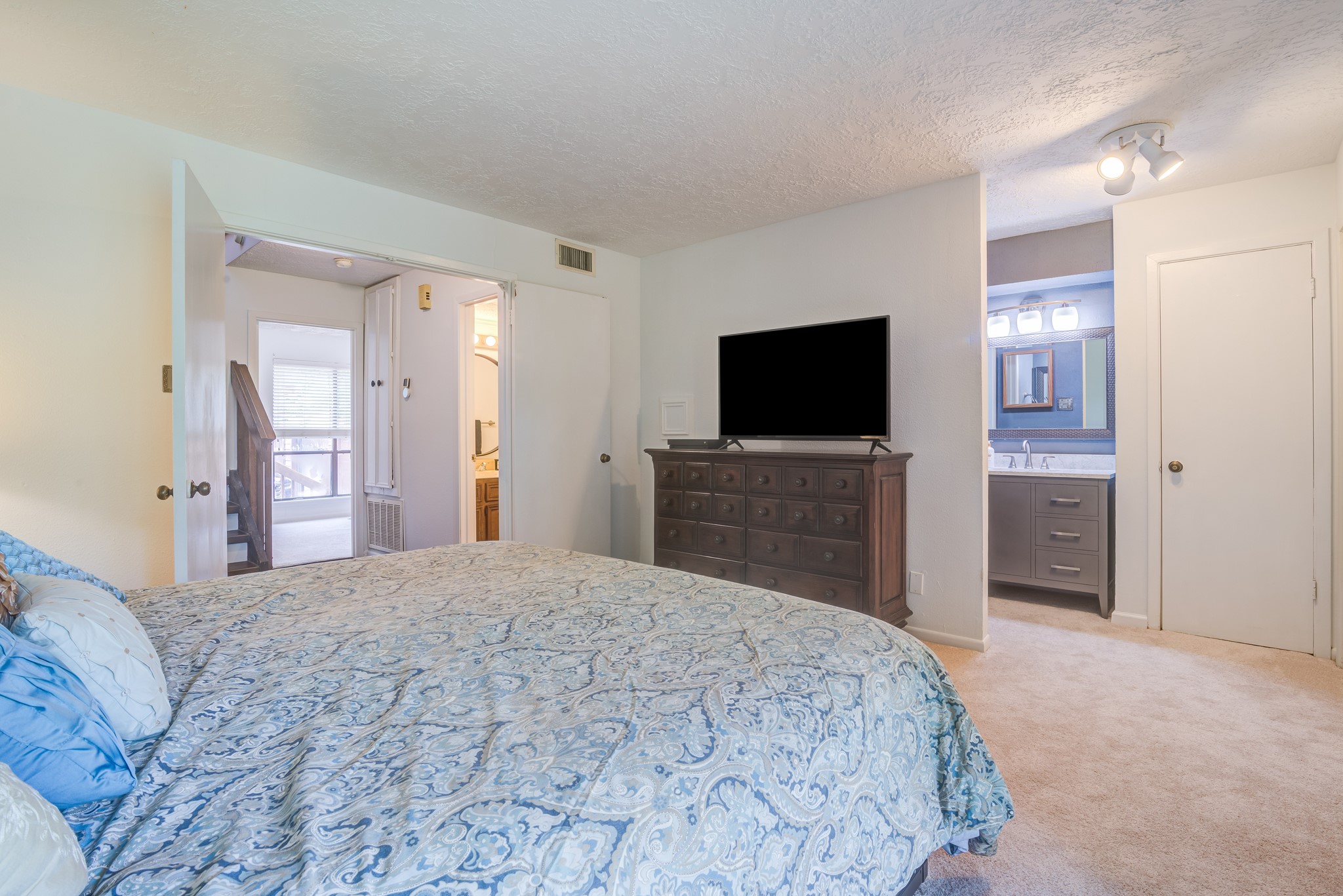 671 Davis Road League City, TX 77573 - Photo 15 of 34 a large bedroom with a bed and a flat screen tv