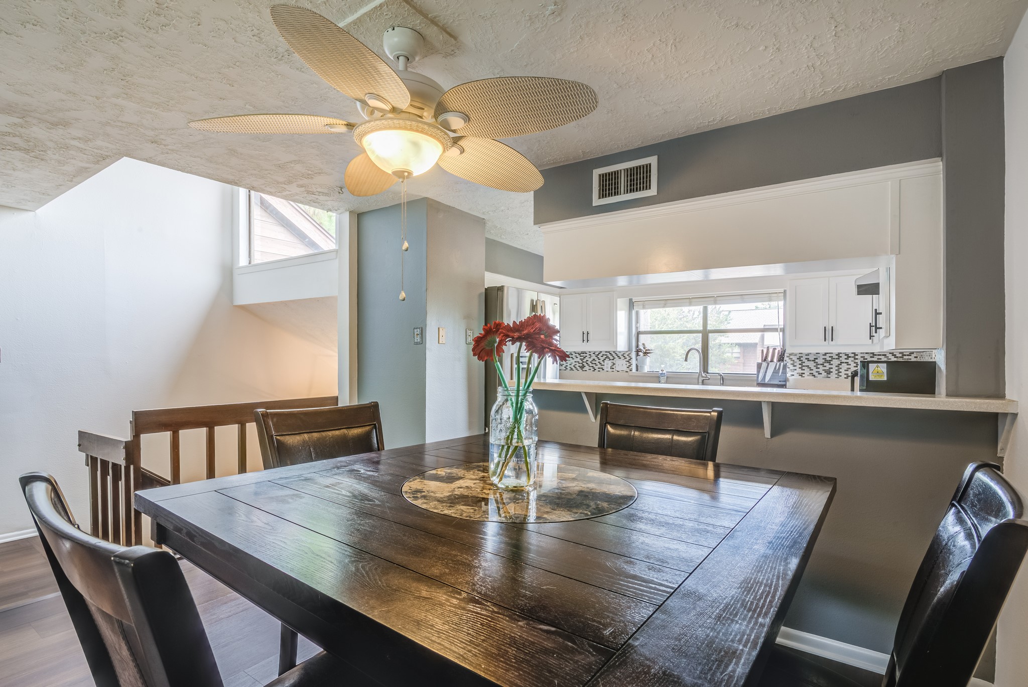 671 Davis Road League City, TX 77573 - Photo 2 of 34 a dining room with furniture and window
