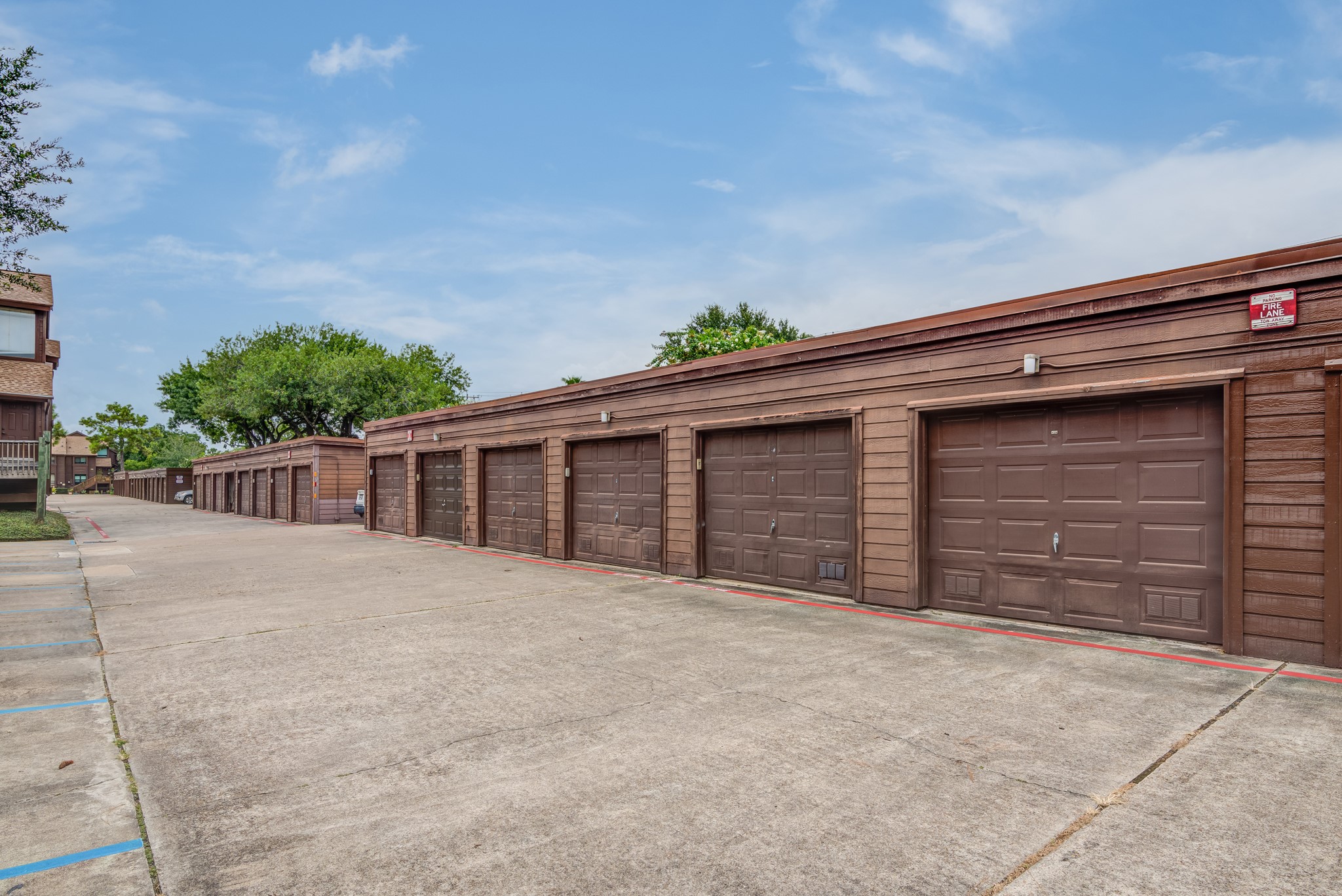 671 Davis Road League City, TX 77573 - Photo 28 of 34 a view of a garage