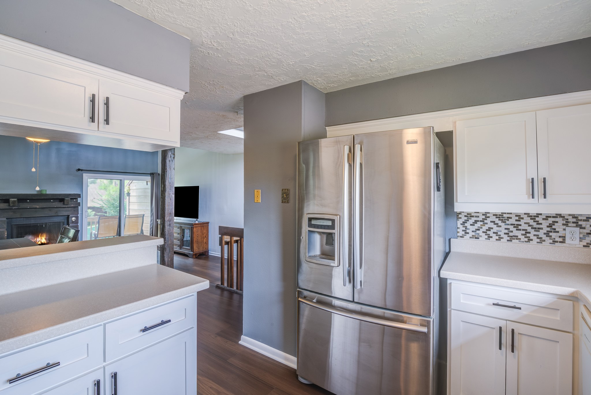 671 Davis Road League City, TX 77573 - Photo 5 of 34 a kitchen with stainless steel appliances a refrigerator and a stove top oven