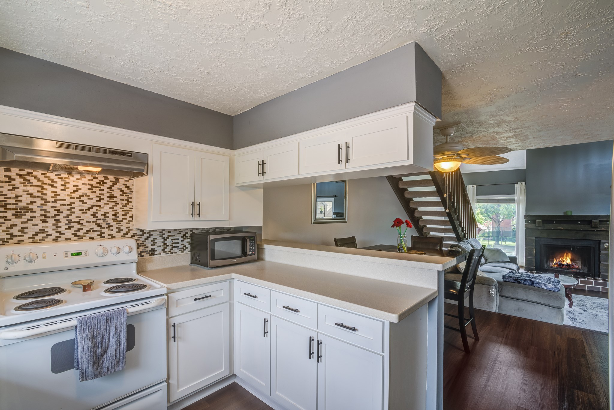 671 Davis Road League City, TX 77573 - Photo 7 of 34 a kitchen with a sink appliances and cabinets