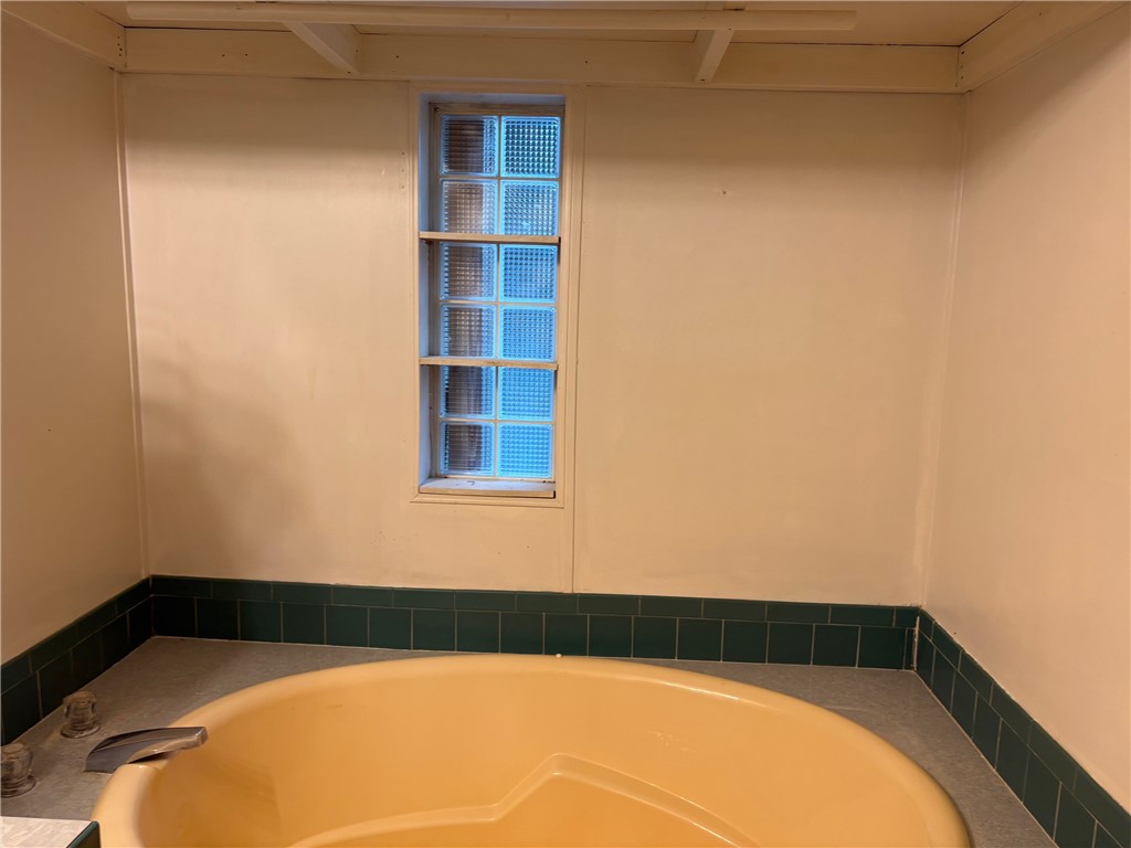 5802 River Trail Blackshear, GA 31516 - Photo 15 of 41 Master tub