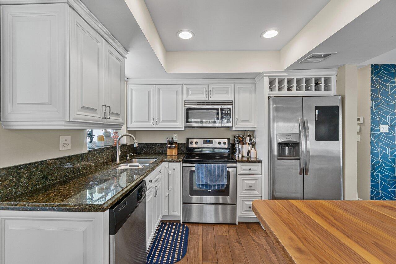 501 Southwest 8th Terrace Boca Raton, FL 33486 - Photo 8 of 31 010-501Southwest8thTerrace-BocaRaton-FL-