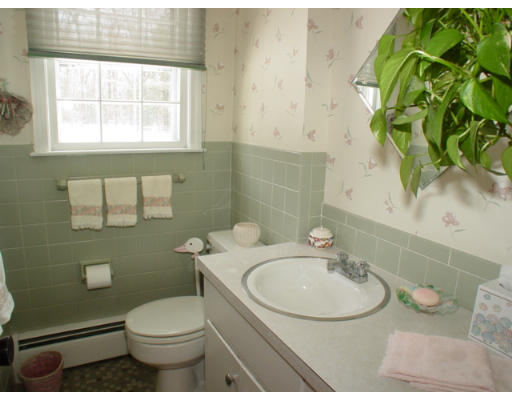 75 Greenwood Road Andover, MA 01810 - Photo 13 of 16 Gallery Image 13
