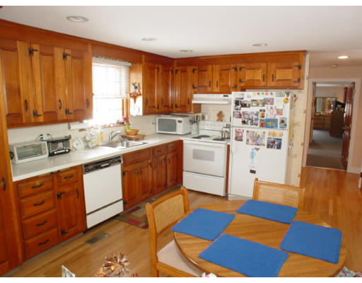 75 Greenwood Road Andover, MA 01810 - Photo 5 of 16 Gallery Image 5
