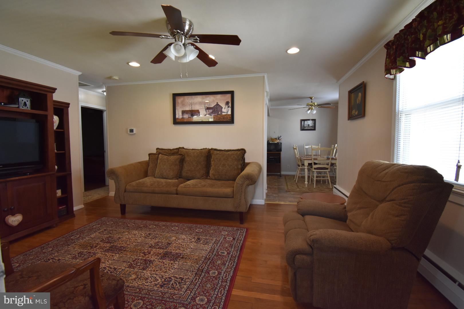 3432 Cornwall Road Baltimore, MD 21222 - Photo 5 of 29 Living Room
