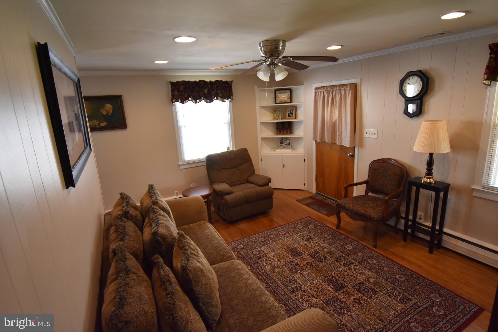 3432 Cornwall Road Baltimore, MD 21222 - Photo 7 of 29 Living Room