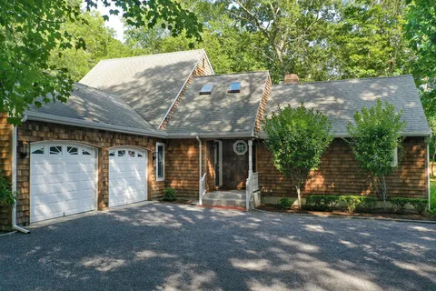 $1,399,000 | 138 A Montauk Highway, Westhampton, NY 11977
