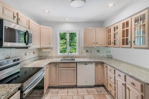 $1,399,000 | 138 A Montauk Highway, Westhampton, NY 11977