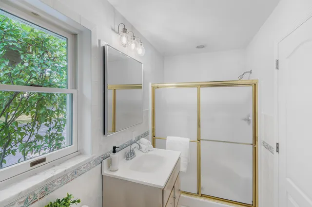 $1,399,000 | 138 A Montauk Highway, Westhampton, NY 11977