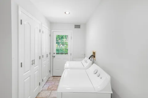 $1,399,000 | 138 A Montauk Highway, Westhampton, NY 11977