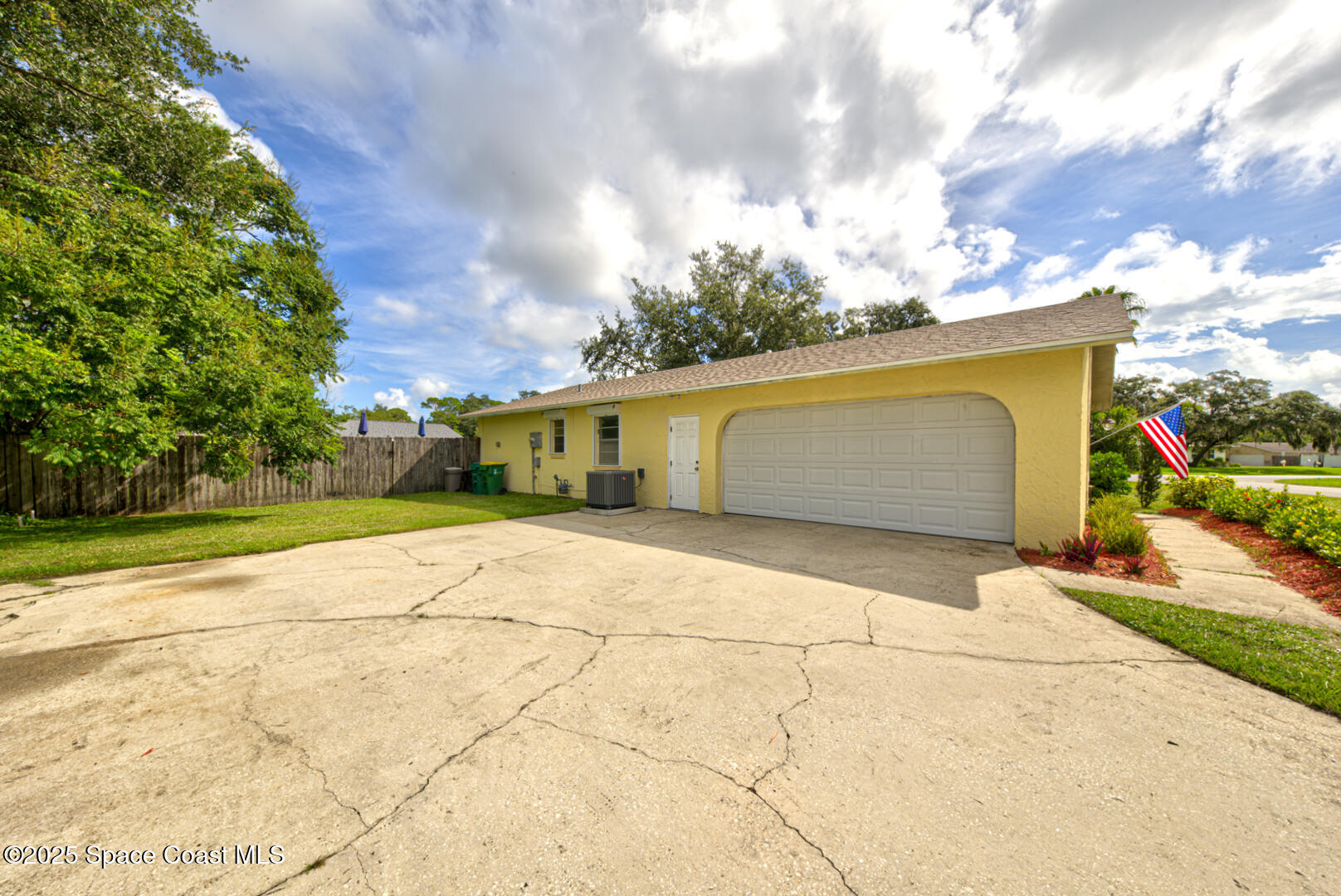 4610 Dunsford Road Titusville, FL 32796 - Photo 23 of 28 parking area & garage