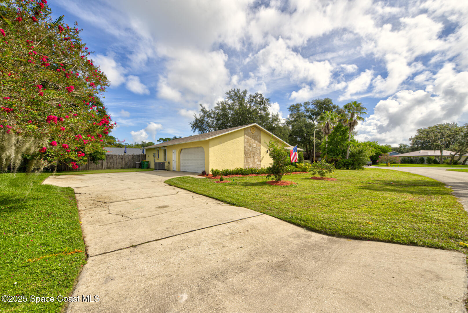 4610 Dunsford Road Titusville, FL 32796 - Photo 26 of 28 front yard left