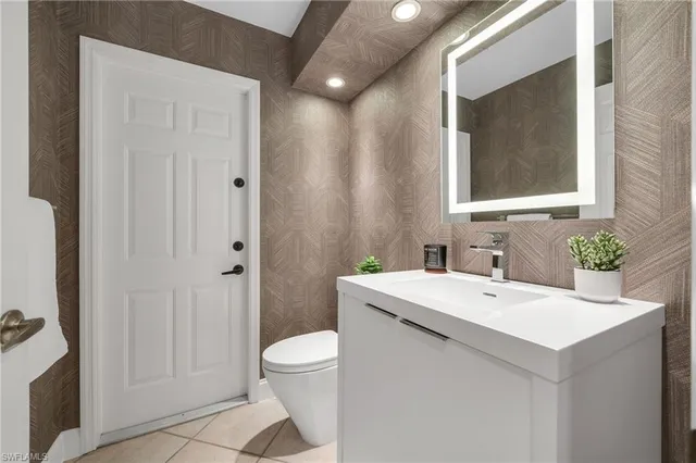 $3,199,999 | 404 Bayside Avenue, Naples, FL 34108