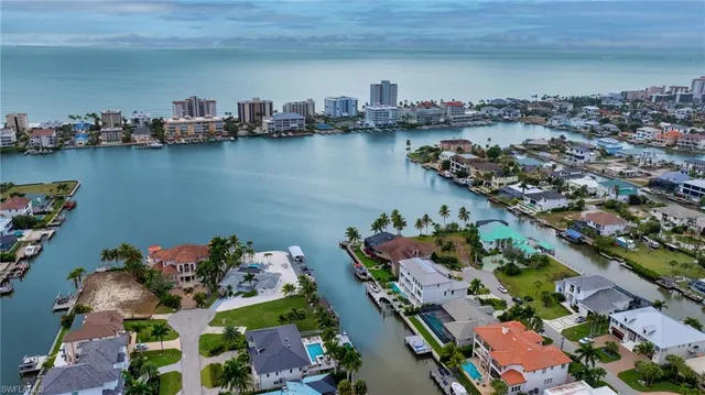 $3,199,999 | 404 Bayside Avenue, Naples, FL 34108