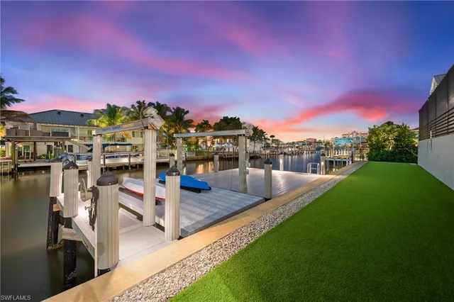 $3,199,999 | 404 Bayside Avenue, Naples, FL 34108