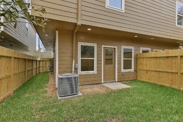 $1,500 | 1043 Marcolin Street, Houston, TX 77088