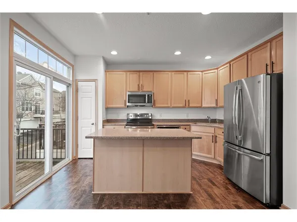 $2,600 | 9995 Wildflower Drive, Eden Prairie, MN 55347