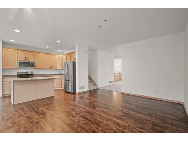 $2,600 | 9995 Wildflower Drive, Eden Prairie, MN 55347