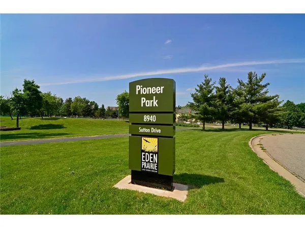 $2,600 | 9995 Wildflower Drive, Eden Prairie, MN 55347