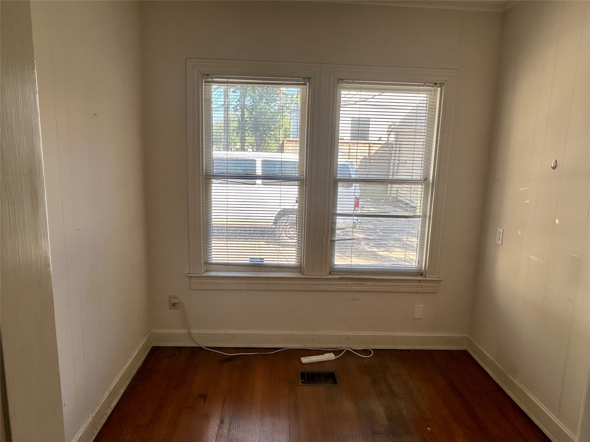 2038 Lexington Street Houston, TX 77098 - Photo 12 of 21 an empty room with a window