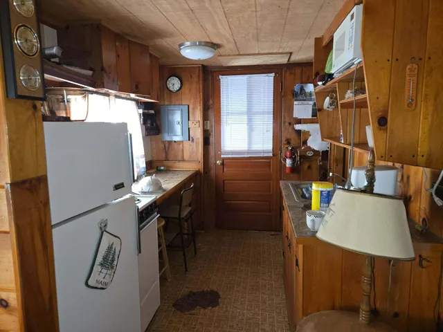 $62,000 | 150 Church Street, Hartford, ME 04220