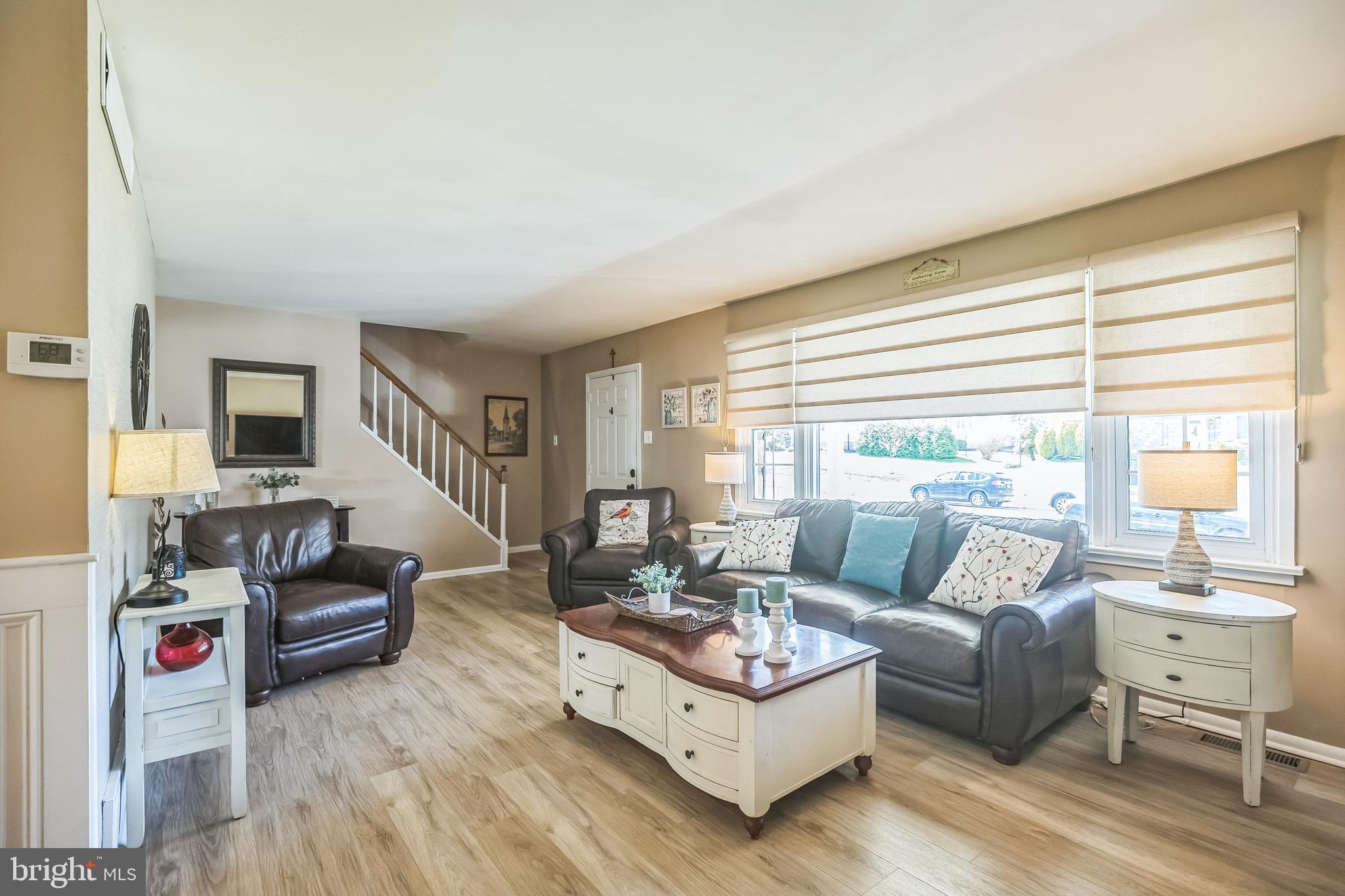 322 Garden Road Oreland, PA 19075 - Photo 4 of 50 Living Room