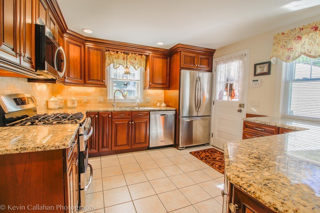 56 Sycamore Road Melrose, MA 02176 - Photo 7 of 30 Gallery Image 7