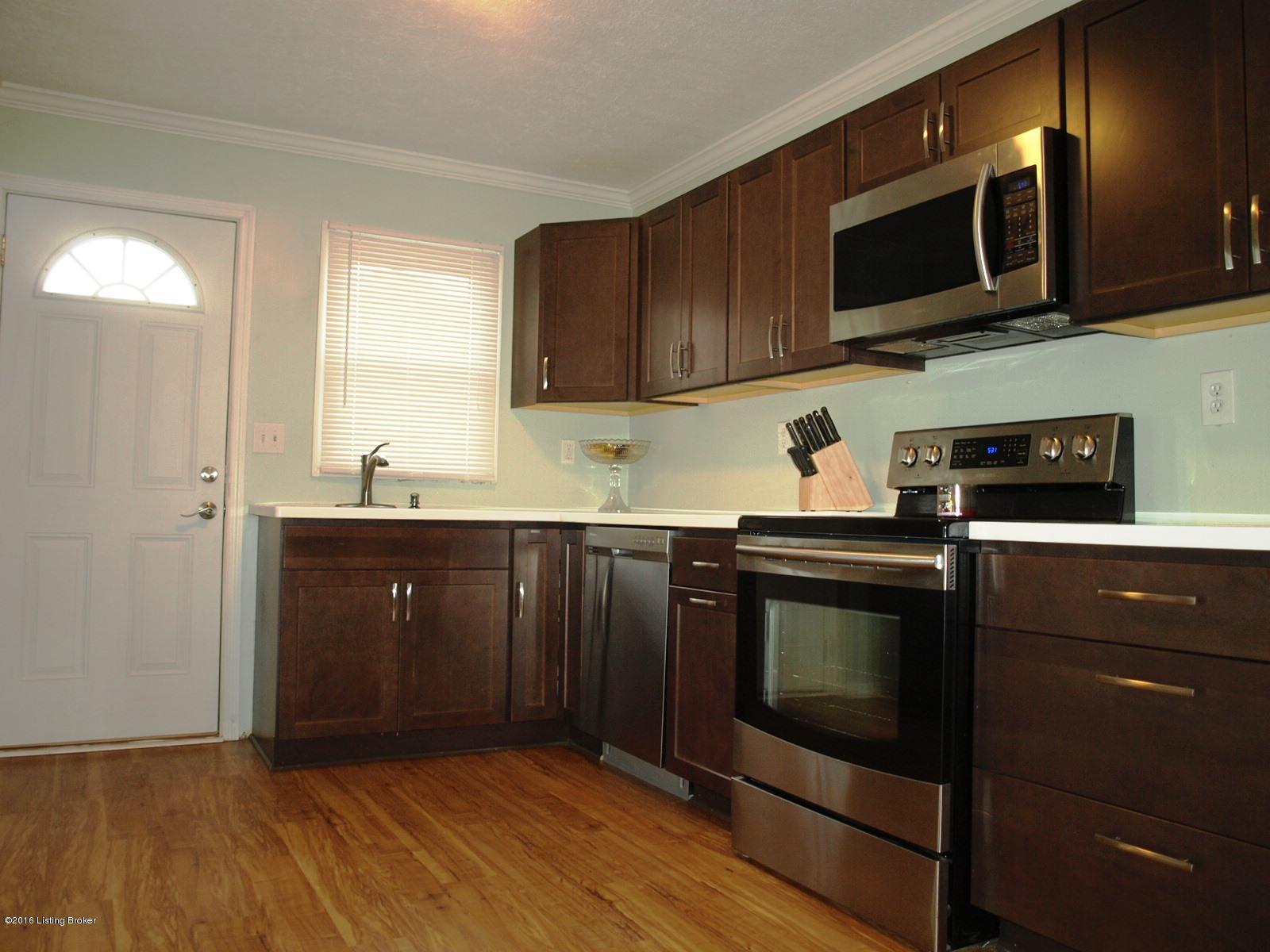 6815 Barbrook Road Louisville, KY 40258 - Photo 14 of 35 P7060411