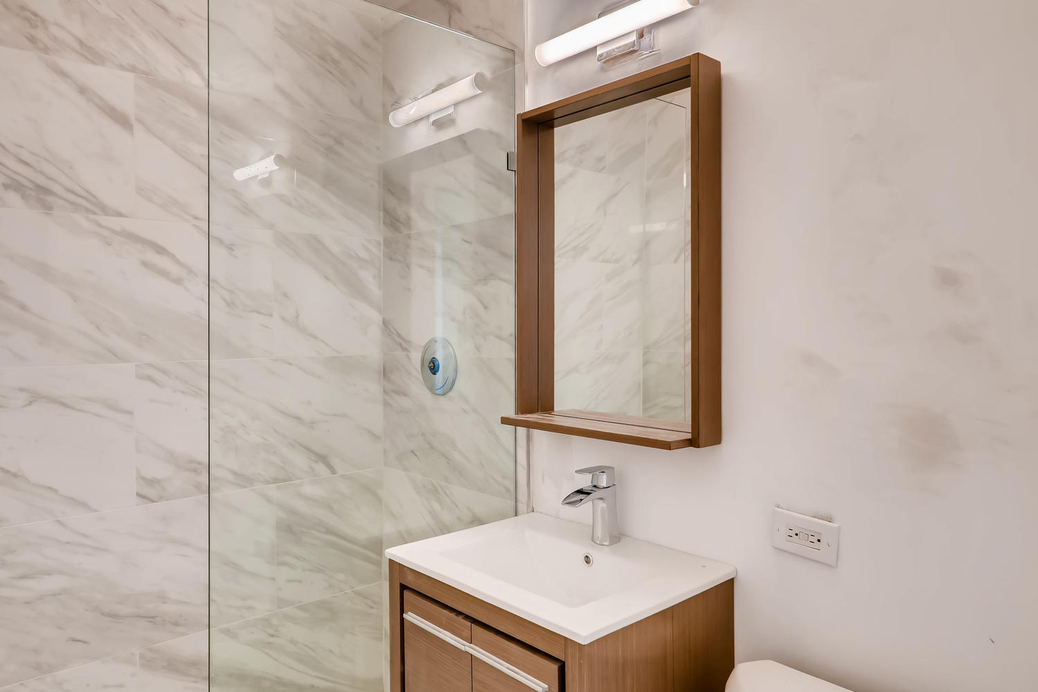 2007 North Sedgwick Street, Unit 503 Chicago, IL 60614 - Photo 5 of 14