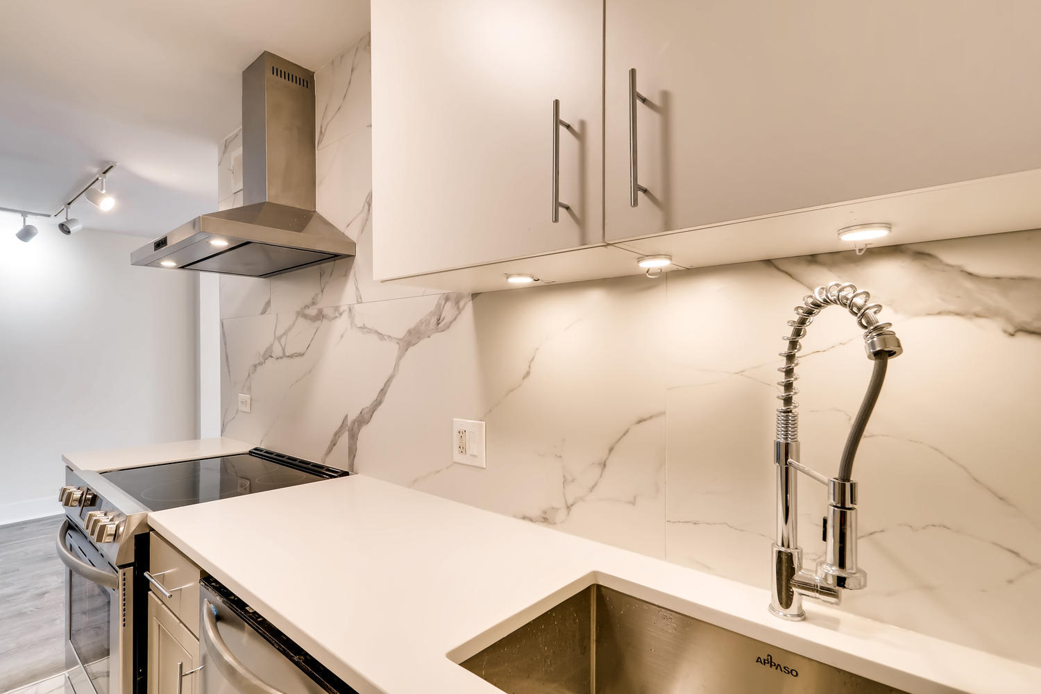 2007 North Sedgwick Street, Unit 503 Chicago, IL 60614 - Photo 6 of 14