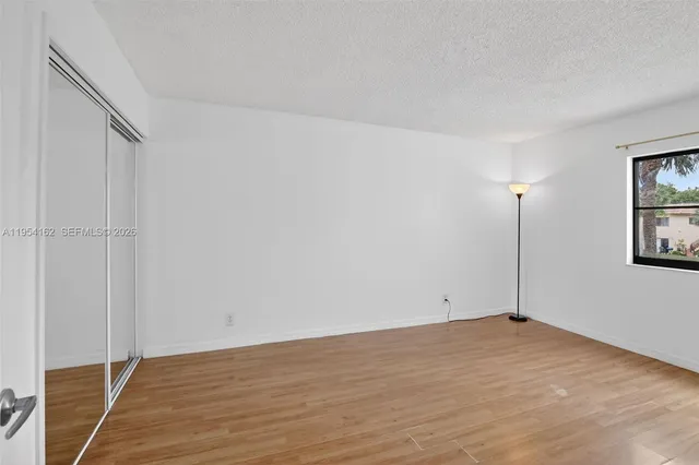 $2,300 | 200 Lakeview Drive, Unit 213, Weston, FL 33326