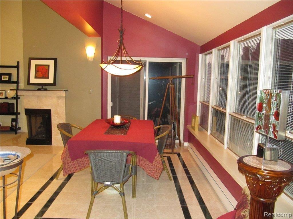 875 GreenView Court, Unit 59 Rochester, MI 48307 - Photo 4 of 12 Dining Room