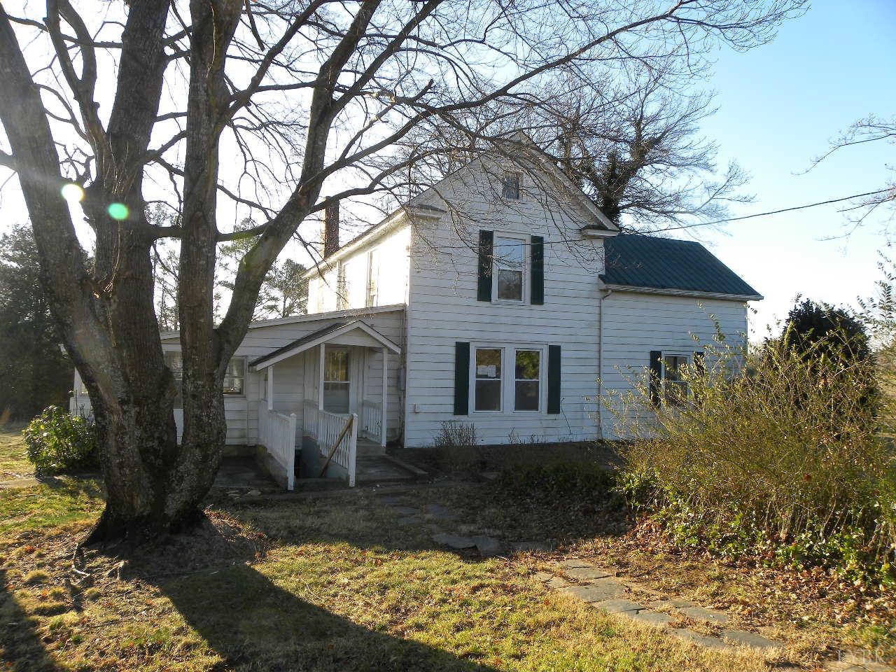 5797 Scuffletown Road Randolph, VA 23962 - Photo 4 of 18 a front view of a house with garden