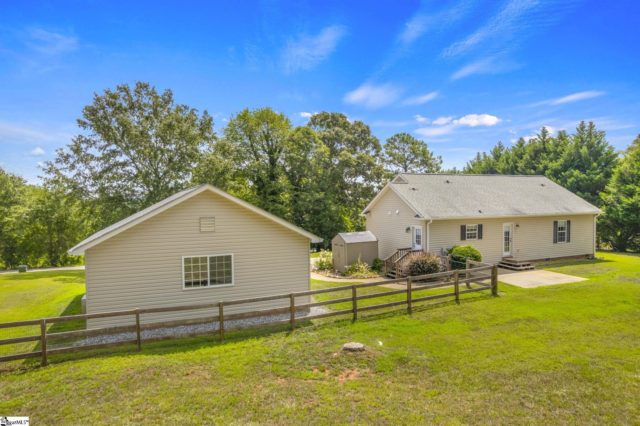 124 East King Road Greer, SC 29651 - Photo 5 of 39